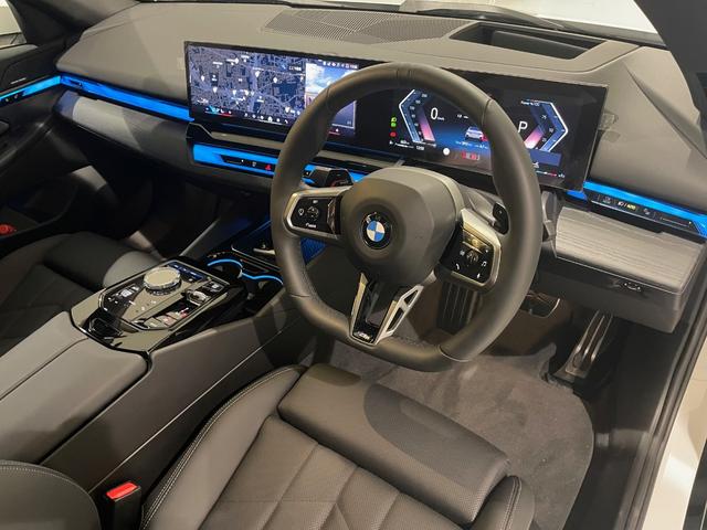 ５シリーズ ５２３ｄ　ｘＤｒｉｖｅ　Ｍスポーツ　セレクトパッケージ　ハーマンカードンスピーカー　サンルーフ　衝突被害軽減ブレーキ　アクティブクルーズコントロール　３６０度カメラ（4枚目）