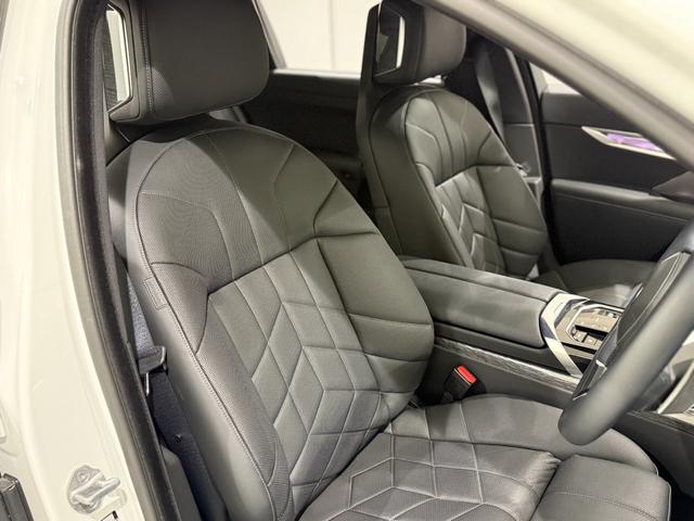 ７シリーズ ７４０ｉ　エクセレンス　アクティブクルーズコントロール　駐車支援システム　ブラックレザーシート　サンルーフ　純正ナビゲーション（2枚目）
