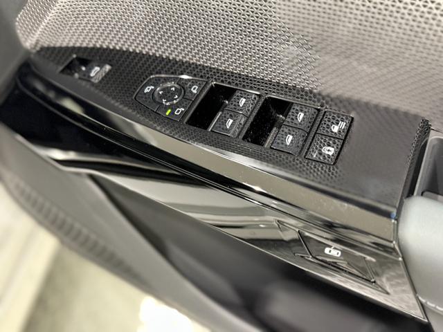 ７シリーズ ７４０ｉ　エクセレンス　アクティブクルーズコントロール　駐車支援システム　ブラックレザーシート　サンルーフ　純正ナビゲーション（6枚目）