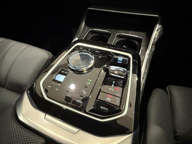 ７シリーズ ７４０ｉ　エクセレンス　アクティブクルーズコントロール　駐車支援システム　ブラックレザーシート　サンルーフ　純正ナビゲーション（34枚目）