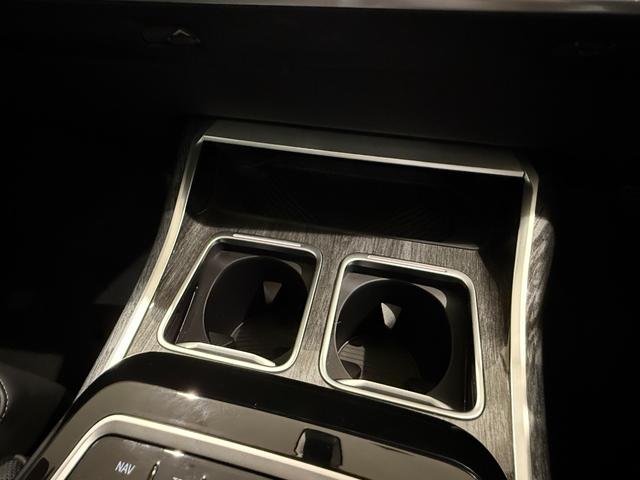 ７シリーズ ７４０ｉ　エクセレンス　アクティブクルーズコントロール　駐車支援システム　ブラックレザーシート　サンルーフ　純正ナビゲーション（35枚目）