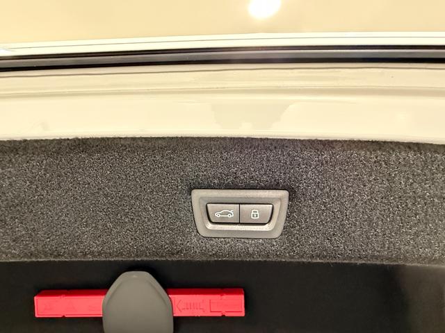 ７シリーズ ７４０ｉ　エクセレンス　アクティブクルーズコントロール　駐車支援システム　ブラックレザーシート　サンルーフ　純正ナビゲーション（41枚目）