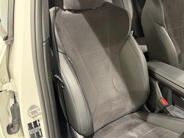 ２シリーズ 　アルカンタラシート　純正ナビゲーション　駐車支援システム　元レンタカー　シートヒーター（3枚目）