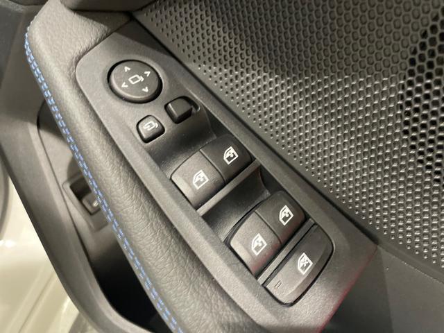 １シリーズ Ｍ１３５ｉ　ｘＤｒｉｖｅ　アルカンタラシート　ヘッドアップディスプレイ　純正ナビゲーション　駐車支援システム　シートヒーター（8枚目）