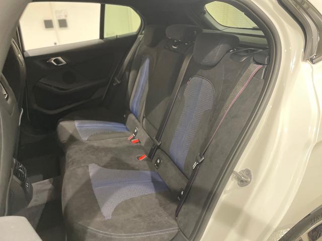 １シリーズ Ｍ１３５ｉ　ｘＤｒｉｖｅ　アルカンタラシート　ヘッドアップディスプレイ　純正ナビゲーション　駐車支援システム　シートヒーター（12枚目）