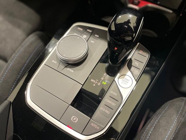 １シリーズ Ｍ１３５ｉ　ｘＤｒｉｖｅ　アルカンタラシート　ヘッドアップディスプレイ　純正ナビゲーション　駐車支援システム　シートヒーター（33枚目）