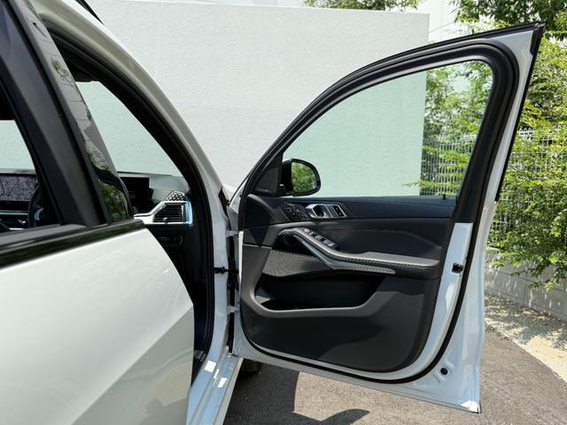 Ｘ７ ｘＤｒｉｖｅ　４０ｄ　Ｍスポーツ　ｈａｒｍａｎ／ｋａｒｄｏｎスピーカー　エアサスペンション　黒革シート　サンルーフ　電動シート　駐車支援　シートヒーター　シートクーラー（6枚目）