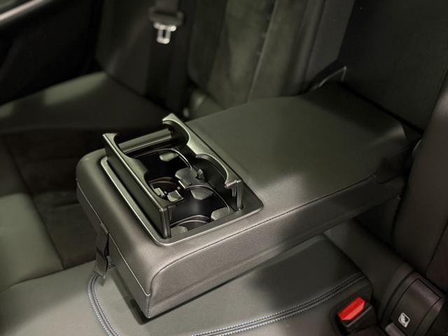 ３シリーズ ３１８ｉツーリング　Ｍスポーツ　アルカンタラシート　純正ナビゲーション　駐車支援システム　シートヒーター　３６０度カメラ　ドライビングアソストプロフェッショナル（12枚目）