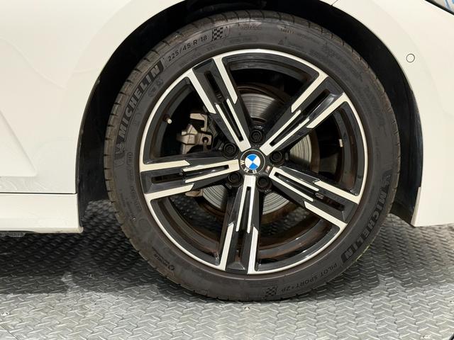 ３シリーズ ３１８ｉツーリング　Ｍスポーツ　アルカンタラシート　純正ナビゲーション　駐車支援システム　シートヒーター　３６０度カメラ　ドライビングアソストプロフェッショナル（42枚目）