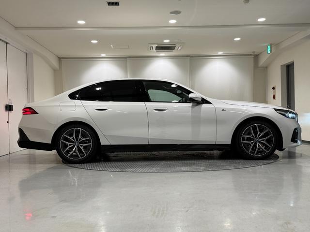 ５シリーズ ５２３ｄ　ｘＤｒｉｖｅ　Ｍスポーツ　カーブドディスプレイ　３６０度カメラ　障害物センサー　衝突被害軽減ブレーキ　シートヒーター　ＬＥＤヘッドライト　電動シート　オートトランク（22枚目）