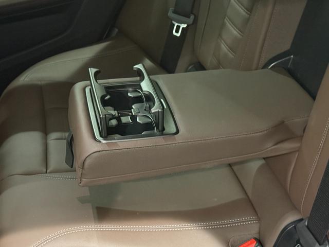 ｉ４ ｅＤｒｉｖｅ　４０　Ｍスポーツ　茶革シート　シートヒーター　ヘッドアップディスプレイ　３６０度カメラ　純正ナビゲーションシステム　駐車支援システム　アクティブクルーズコントロール（13枚目）