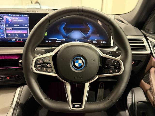 ｉ４ ｅＤｒｉｖｅ　４０　Ｍスポーツ　茶革シート　シートヒーター　ヘッドアップディスプレイ　３６０度カメラ　純正ナビゲーションシステム　駐車支援システム　アクティブクルーズコントロール（19枚目）