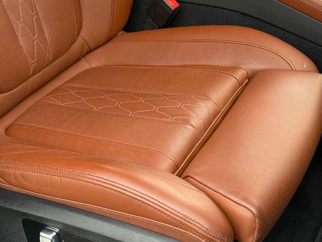 Ｘ７ Ｍ５０ｉ　リアエンターテイメント　ブラウンレザーシート　パノラマサンルーフ　セレクトパッケージ　純正ナビゲーションシステム　フルセグテレビ　３６０度カメラ　ｈａｒｍａｎ／ｋａｒｄｏｎスピーカー（7枚目）