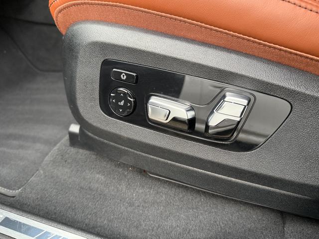 Ｘ７ Ｍ５０ｉ　リアエンターテイメント　ブラウンレザーシート　パノラマサンルーフ　セレクトパッケージ　純正ナビゲーションシステム　フルセグテレビ　３６０度カメラ　ｈａｒｍａｎ／ｋａｒｄｏｎスピーカー（17枚目）