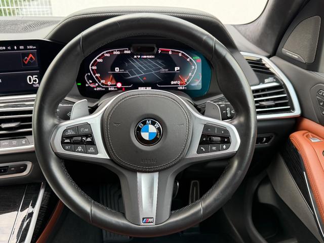Ｘ７ Ｍ５０ｉ　リアエンターテイメント　ブラウンレザーシート　パノラマサンルーフ　セレクトパッケージ　純正ナビゲーションシステム　フルセグテレビ　３６０度カメラ　ｈａｒｍａｎ／ｋａｒｄｏｎスピーカー（23枚目）