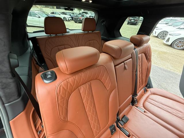 Ｘ７ Ｍ５０ｉ　リアエンターテイメント　ブラウンレザーシート　パノラマサンルーフ　セレクトパッケージ　純正ナビゲーションシステム　フルセグテレビ　３６０度カメラ　ｈａｒｍａｎ／ｋａｒｄｏｎスピーカー（50枚目）