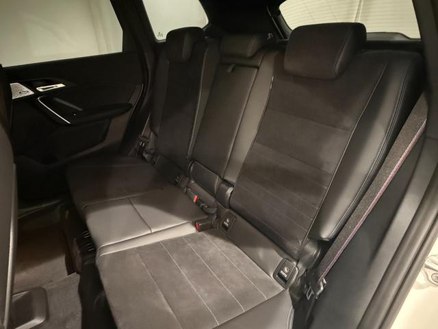 Ｘ１ Ｍ３５ｉ　ｘＤｒｉｖｅ　ハーマンカードンスピーカー　純正ナビゲーションシステム（カーブドディスプレイ）アクティブクルーズコントロール　ハンズオフシステム　駐車支援システム　３６０度カメラ　バックカメラ　ＬＥＤヘッドライト（13枚目）