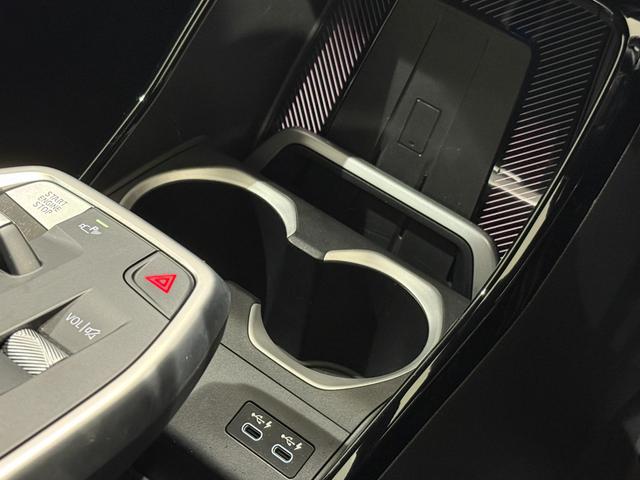 Ｘ１ Ｍ３５ｉ　ｘＤｒｉｖｅ　ハーマンカードンスピーカー　純正ナビゲーションシステム（カーブドディスプレイ）アクティブクルーズコントロール　ハンズオフシステム　駐車支援システム　３６０度カメラ　バックカメラ　ＬＥＤヘッドライト（34枚目）