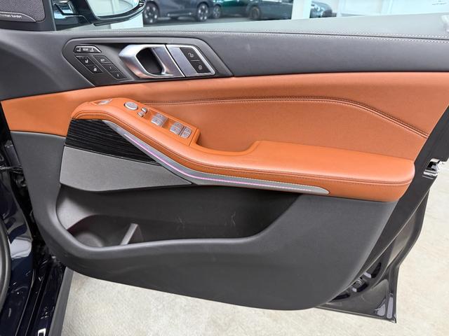 Ｘ７ ｘＤｒｉｖｅ　４０ｄ　Ｍスポーツ　ブラウンレザーシート　パノラマガラスサンルーフ　アクティブクルーズコントロール　ハーマンカードンスピーカー　３６０度カメラ　純正ナビ　ＬＥＤヘッドライト　元レンタカー（5枚目）