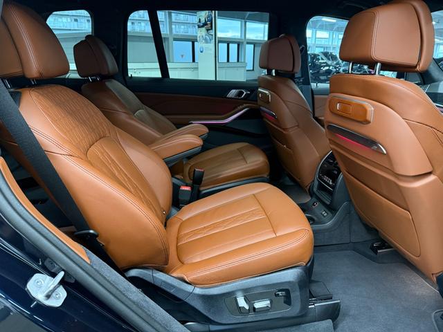 Ｘ７ ｘＤｒｉｖｅ　４０ｄ　Ｍスポーツ　ブラウンレザーシート　パノラマガラスサンルーフ　アクティブクルーズコントロール　ハーマンカードンスピーカー　３６０度カメラ　純正ナビ　ＬＥＤヘッドライト　元レンタカー（8枚目）