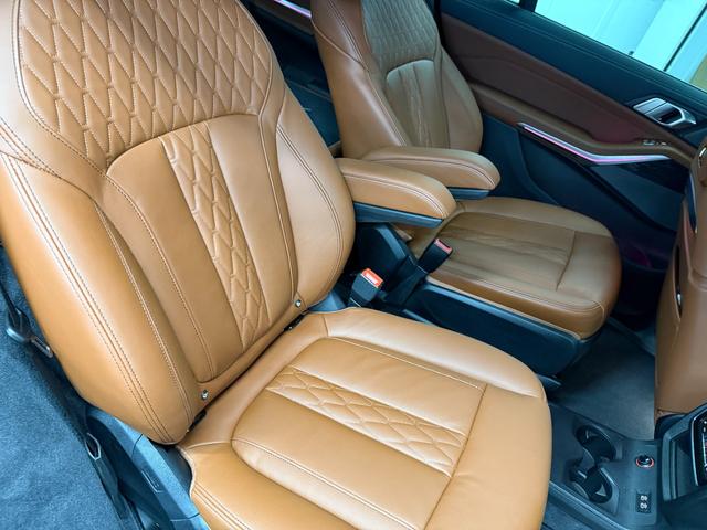 Ｘ７ ｘＤｒｉｖｅ　４０ｄ　Ｍスポーツ　ブラウンレザーシート　パノラマガラスサンルーフ　アクティブクルーズコントロール　ハーマンカードンスピーカー　３６０度カメラ　純正ナビ　ＬＥＤヘッドライト　元レンタカー（9枚目）