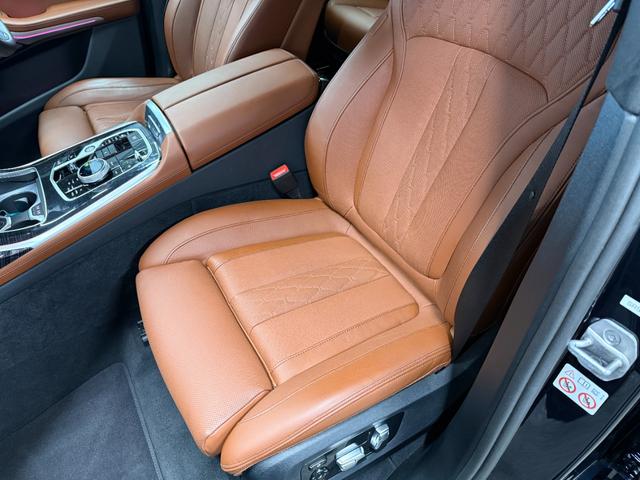 Ｘ７ ｘＤｒｉｖｅ　４０ｄ　Ｍスポーツ　ブラウンレザーシート　パノラマガラスサンルーフ　アクティブクルーズコントロール　ハーマンカードンスピーカー　３６０度カメラ　純正ナビ　ＬＥＤヘッドライト　元レンタカー（11枚目）