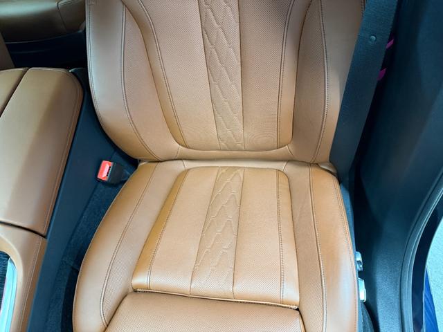 Ｘ７ ｘＤｒｉｖｅ　４０ｄ　Ｍスポーツ　ブラウンレザーシート　パノラマガラスサンルーフ　アクティブクルーズコントロール　ハーマンカードンスピーカー　３６０度カメラ　純正ナビ　ＬＥＤヘッドライト　元レンタカー（12枚目）