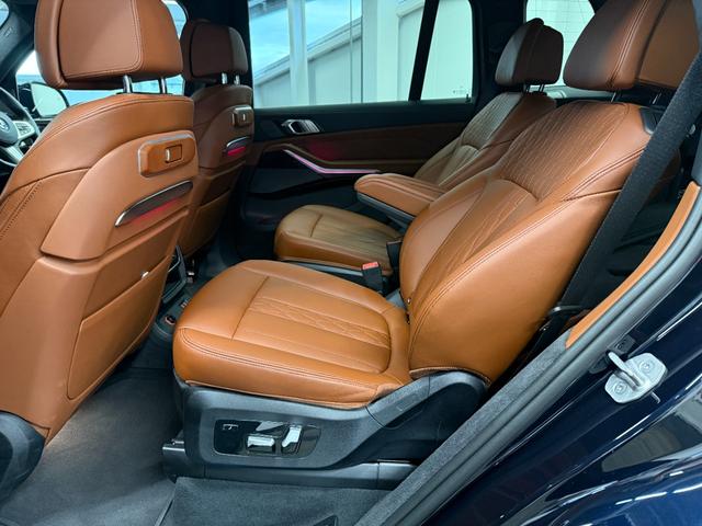 Ｘ７ ｘＤｒｉｖｅ　４０ｄ　Ｍスポーツ　ブラウンレザーシート　パノラマガラスサンルーフ　アクティブクルーズコントロール　ハーマンカードンスピーカー　３６０度カメラ　純正ナビ　ＬＥＤヘッドライト　元レンタカー（15枚目）