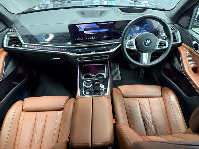 Ｘ７ ｘＤｒｉｖｅ　４０ｄ　Ｍスポーツ　ブラウンレザーシート　パノラマガラスサンルーフ　アクティブクルーズコントロール　ハーマンカードンスピーカー　３６０度カメラ　純正ナビ　ＬＥＤヘッドライト　元レンタカー（19枚目）