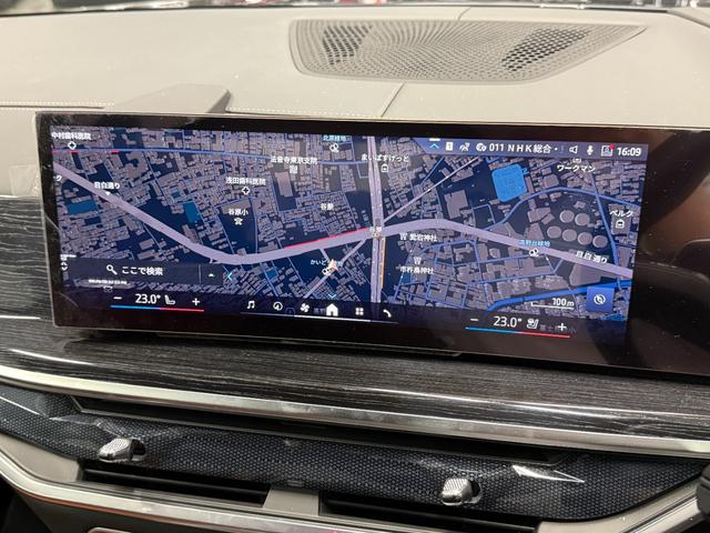 Ｘ７ ｘＤｒｉｖｅ　４０ｄ　Ｍスポーツ　ブラウンレザーシート　パノラマガラスサンルーフ　アクティブクルーズコントロール　ハーマンカードンスピーカー　３６０度カメラ　純正ナビ　ＬＥＤヘッドライト　元レンタカー（26枚目）