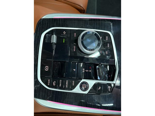 Ｘ７ ｘＤｒｉｖｅ　４０ｄ　Ｍスポーツ　ブラウンレザーシート　パノラマガラスサンルーフ　アクティブクルーズコントロール　ハーマンカードンスピーカー　３６０度カメラ　純正ナビ　ＬＥＤヘッドライト　元レンタカー（31枚目）