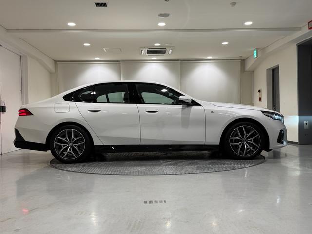 ５シリーズ ５２３ｄ　ｘＤｒｉｖｅ　Ｍスポーツ　アクティブクルーズコントロール　オートトランク　シートヒーター　衝突被害軽減ブレーキ　障害物センサー　３６０度カメラ　フロントカメラ（40枚目）