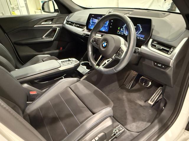 Ｘ１ ｘＤｒｉｖｅ　２０ｄ　Ｍスポーツ　アルカンタラシート　ヘッドアップディスプレイ　純正ナビゲーション　３６０度カメラ　駐車支援システム　アクティブクルーズコントロール（2枚目）