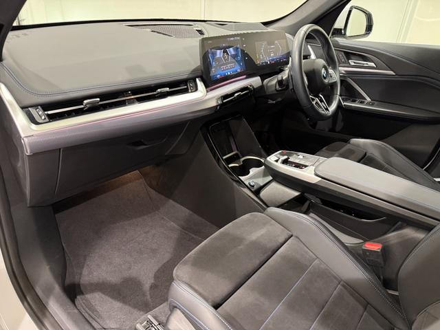 Ｘ１ ｘＤｒｉｖｅ　２０ｄ　Ｍスポーツ　アルカンタラシート　ヘッドアップディスプレイ　純正ナビゲーション　３６０度カメラ　駐車支援システム　アクティブクルーズコントロール（16枚目）