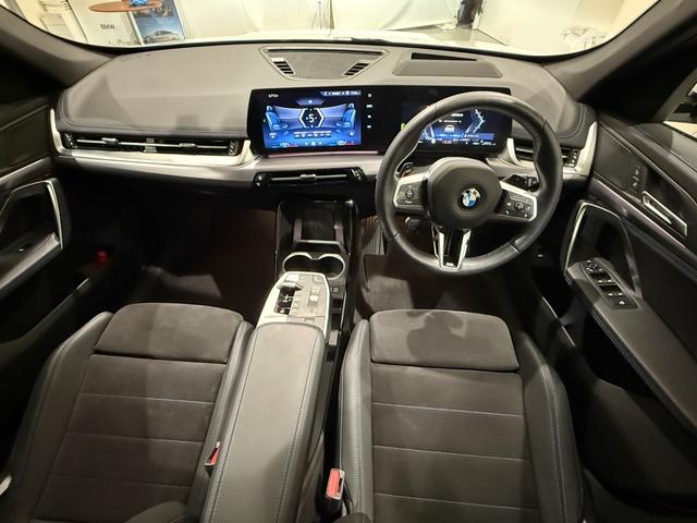 Ｘ１ ｘＤｒｉｖｅ　２０ｄ　Ｍスポーツ　アルカンタラシート　ヘッドアップディスプレイ　純正ナビゲーション　３６０度カメラ　駐車支援システム　アクティブクルーズコントロール（18枚目）