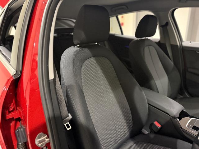 1シリーズ 118i プレイ 純正ナビゲーション 駐車支援システム アクティブクルーズコントロール LEDヘッドライト Bluetooth 電動シート 電動ゲート(3枚目)