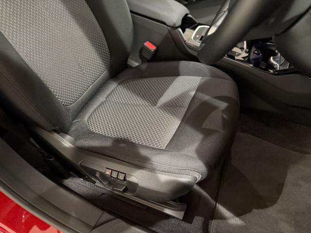 1シリーズ 118i プレイ 純正ナビゲーション 駐車支援システム アクティブクルーズコントロール LEDヘッドライト Bluetooth 電動シート 電動ゲート(4枚目)