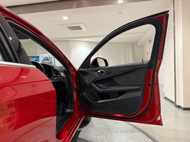 1シリーズ 118i プレイ 純正ナビゲーション 駐車支援システム アクティブクルーズコントロール LEDヘッドライト Bluetooth 電動シート 電動ゲート(6枚目)