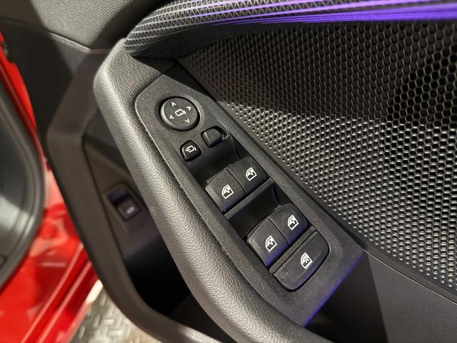 1シリーズ 118i プレイ 純正ナビゲーション 駐車支援システム アクティブクルーズコントロール LEDヘッドライト Bluetooth 電動シート 電動ゲート(8枚目)