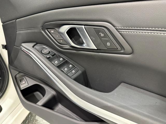 3シリーズ 320d xDriveMスポーツハイラインパッケージ ブラックレザーシート ヘッドアップディスプレイ アクティブクルーズコントロール ハンズオフシステム 駐車支援システム 純正ナビゲーションシステム 電動トランク LEDヘッドライト ETC(6枚目)