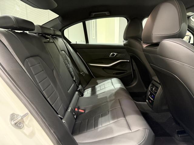 3シリーズ 320d xDriveMスポーツハイラインパッケージ ブラックレザーシート ヘッドアップディスプレイ アクティブクルーズコントロール ハンズオフシステム 駐車支援システム 純正ナビゲーションシステム 電動トランク LEDヘッドライト ETC(11枚目)