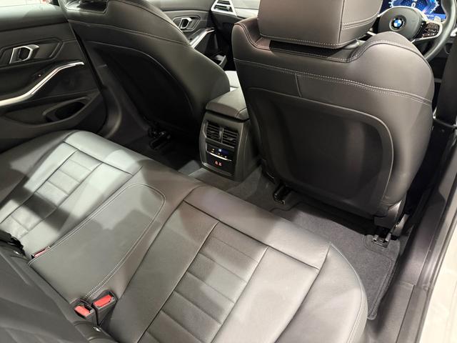 3シリーズ 320d xDriveMスポーツハイラインパッケージ ブラックレザーシート ヘッドアップディスプレイ アクティブクルーズコントロール ハンズオフシステム 駐車支援システム 純正ナビゲーションシステム 電動トランク LEDヘッドライト ETC(13枚目)