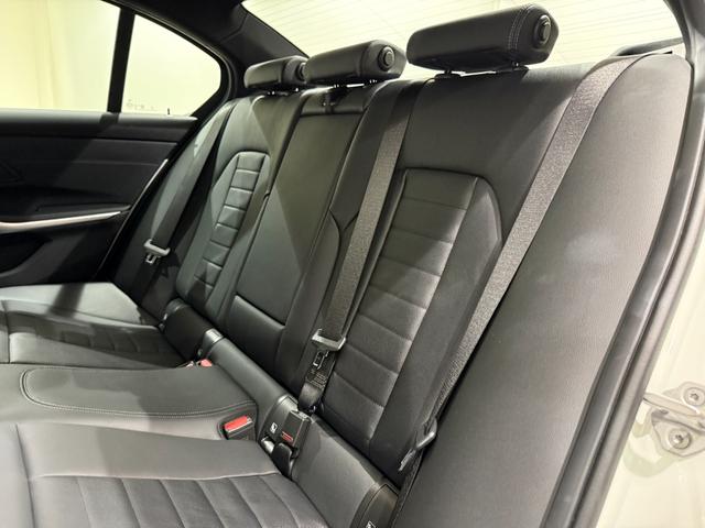 3シリーズ 320d xDriveMスポーツハイラインパッケージ ブラックレザーシート ヘッドアップディスプレイ アクティブクルーズコントロール ハンズオフシステム 駐車支援システム 純正ナビゲーションシステム 電動トランク LEDヘッドライト ETC(20枚目)