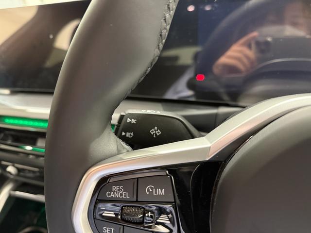 i4 eDrive 40 Mスポーツ 360度カメラ アクティブクルーズコントロール 障害物センサー 衝突被害軽減ブレーキ シートヒーター 電動トランク 電動シート(28枚目)