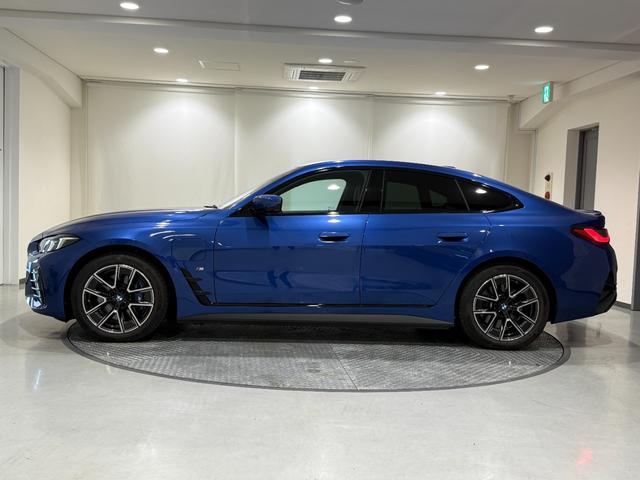 i4 eDrive 40 Mスポーツ 360度カメラ アクティブクルーズコントロール 障害物センサー 衝突被害軽減ブレーキ シートヒーター 電動トランク 電動シート(53枚目)