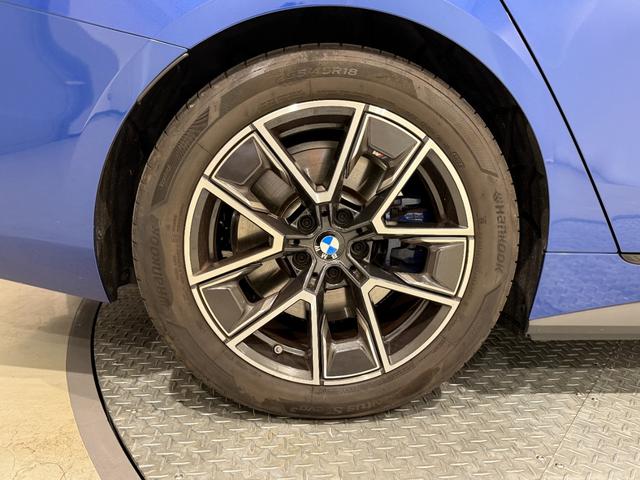 i4 eDrive 40 Mスポーツ 360度カメラ アクティブクルーズコントロール 障害物センサー 衝突被害軽減ブレーキ シートヒーター 電動トランク 電動シート(61枚目)