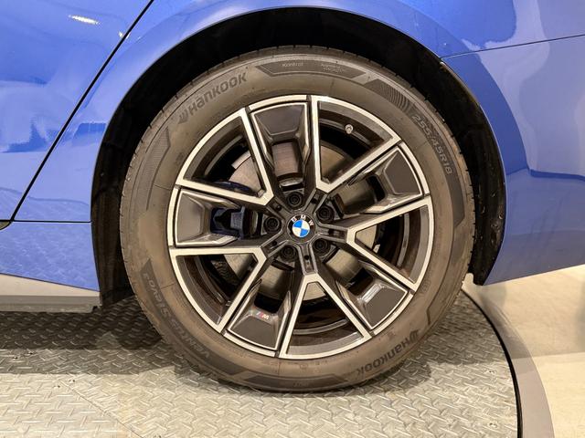 i4 eDrive 40 Mスポーツ 360度カメラ アクティブクルーズコントロール 障害物センサー 衝突被害軽減ブレーキ シートヒーター 電動トランク 電動シート(62枚目)