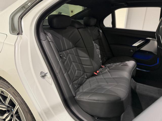 7シリーズ 740d xDrive Mスポーツ ブラックレザーシート Bowers&Wilkinsスピーカー シートマッサージ 純正ナビゲーション 駐車支援システム シートヒーター シートエアコン 360度カメラ(11枚目)
