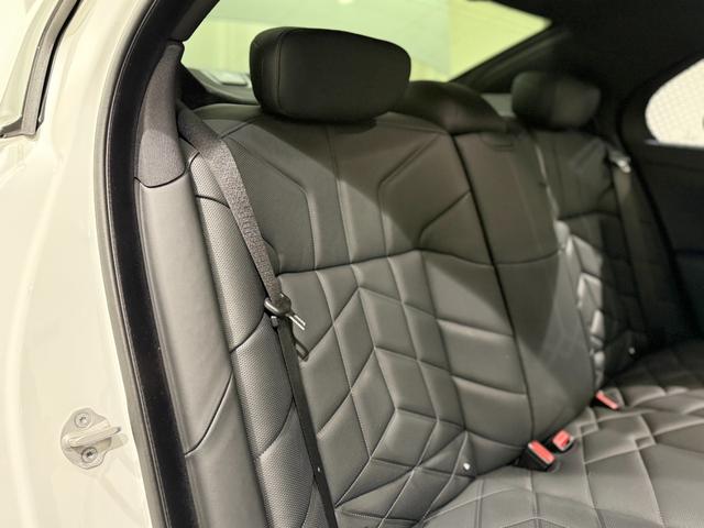 7シリーズ 740d xDrive Mスポーツ ブラックレザーシート Bowers&Wilkinsスピーカー シートマッサージ 純正ナビゲーション 駐車支援システム シートヒーター シートエアコン 360度カメラ(12枚目)