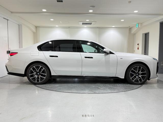 7シリーズ 740d xDrive Mスポーツ ブラックレザーシート Bowers&Wilkinsスピーカー シートマッサージ 純正ナビゲーション 駐車支援システム シートヒーター シートエアコン 360度カメラ(53枚目)